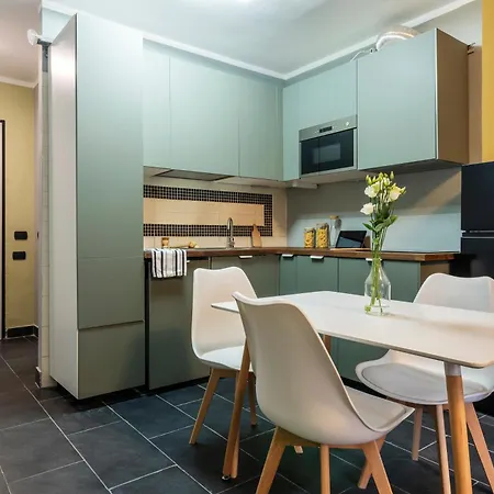 Flexyrent - Steps From Train Station Apartment *