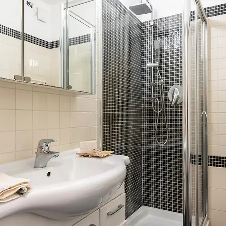 Flexyrent - Steps From Train Station アパート